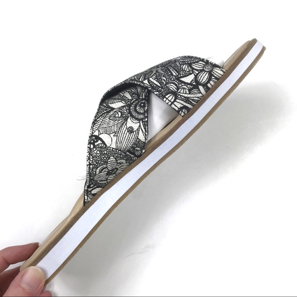 Sakroots Black & White Floral Slip On… - Picture 5 of 13
